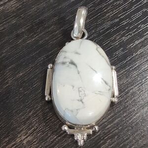 Artisan Sterling Silver Howlite Oval Pendant in White and Gray